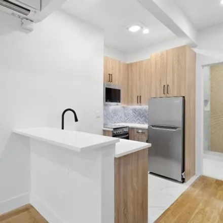 Image 5 - 235 5th Avenue, New York, NY 11215, USA - House for rent