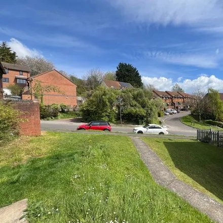 Image 2 - Campbell Close, High Wycombe, HP13 5XT, United Kingdom - Duplex for rent