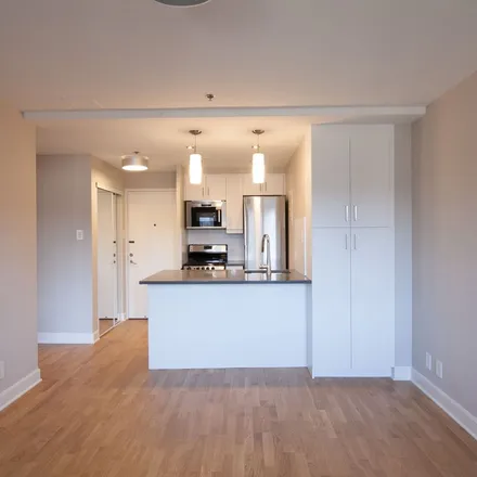 Rent this 1 bed apartment on Carlton Towers in 3455 Rue Aylmer, Montreal