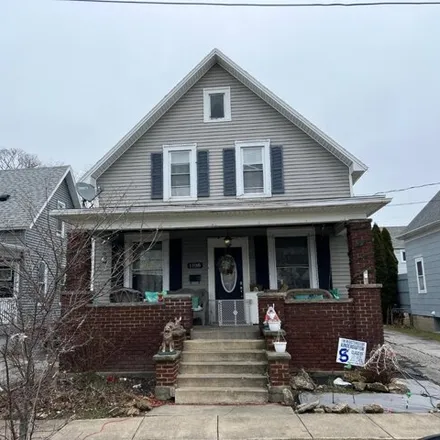 Buy this 4 bed house on 1138 Ging Street in Sandusky, OH 44870