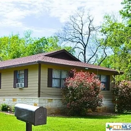 Image 2 - 1307 West 10th Street, Cameron, TX 76520, USA - House for sale