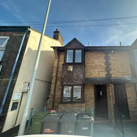 Rent this 1 bed house on JJ Local Express in High Town Road, Luton