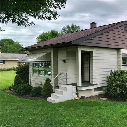 Buy this 3 bed house on 301 Oak Street Southwest in Sugarcreek, Tuscarawas County