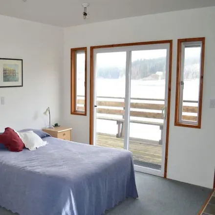 Rent this 2 bed house on Quathiaski Cove in BC V0P 1N0, Canada