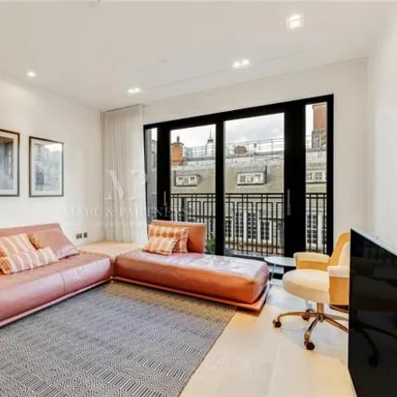 Rent this 2 bed room on Lincoln Square in 18 Portugal Street, London