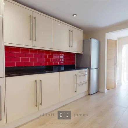 Image 2 - Cleves Close, Loughton, IG10 3NN, United Kingdom - Duplex for rent