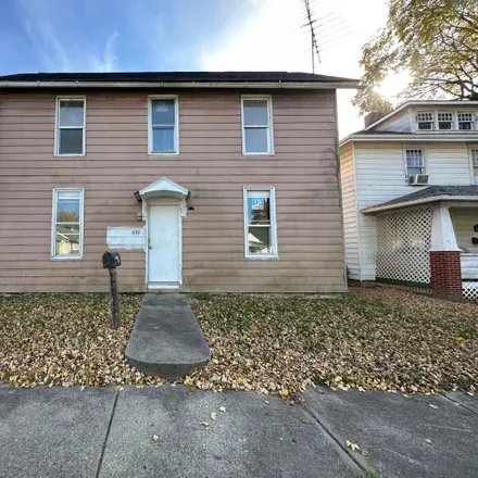 Buy this 2 bed house on 652 East 6th Avenue in Lancaster, OH 43130
