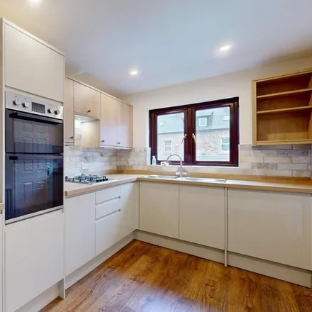 Image 2 - Wharfe View Road, Ilkley, LS29 8DX, United Kingdom - Townhouse for rent
