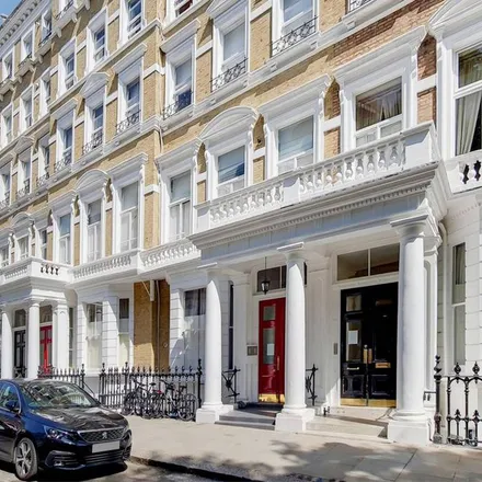 Rent this 3 bed apartment on 41 Emperor's Gate in London, SW7 4HJ