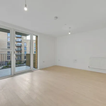Image 5 - Springfield Gardens, London, NW9 0RS, United Kingdom - Apartment for rent