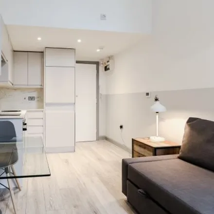 Image 3 - 10 Nevern Road, London, SW5 9PJ, United Kingdom - Apartment for rent