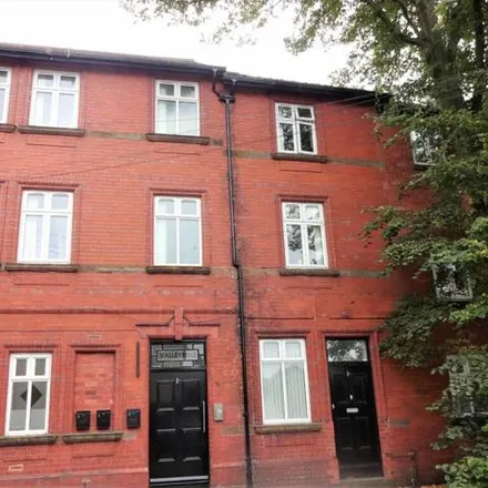 Rent this 2 bed room on Stratford Road in Liverpool, L19 3RF