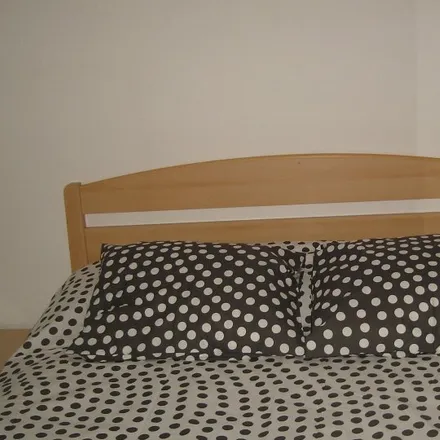 Rent this 4 bed room on Calle de Quinto de Ebro in 13, 50017 Zaragoza