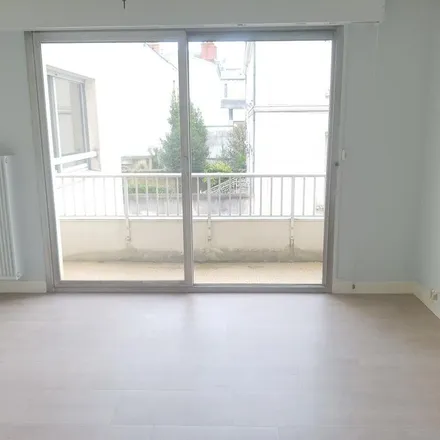 Rent this 4 bed apartment on 73 Rue Ronsard in 37100 Tours, France
