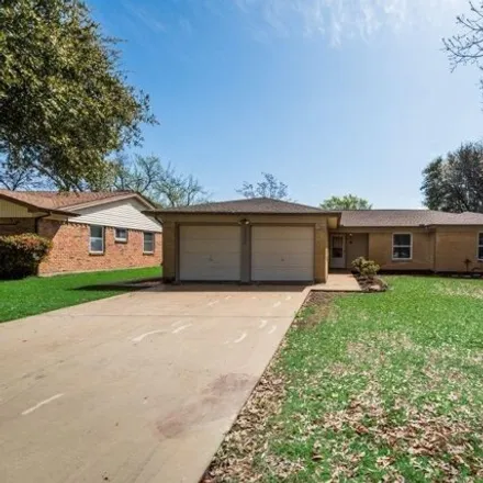 Rent this 4 bed house on 13558 Janwood Lane in Farmers Branch, TX 75234