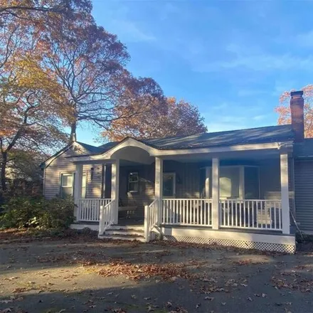 Rent this 3 bed house on 27 Lynn Avenue in Southampton, Hampton Bays