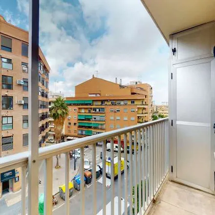 Image 8 - Carrer del Mondúver, 12, 46025 Valencia, Spain - Apartment for rent