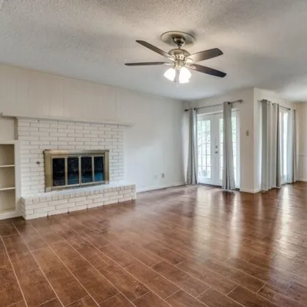 Image 2 - 1812 West Rochelle Road, Irving, TX 75062, USA - House for sale