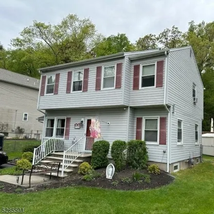Buy this 3 bed house on 78 Oakland Avenue in Middletown, Rockaway Township
