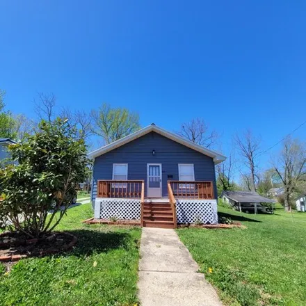 Buy this 3 bed house on 1061 North Maple Avenue in Mountain Grove, MO 65711
