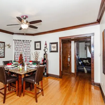 Image 4 - 5321 West Potomac Avenue, Chicago, IL 60651, USA - House for sale