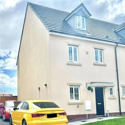 Buy this 4 bed townhouse on Rhodfa'r Ceffyl in Carway, SA17 4GA