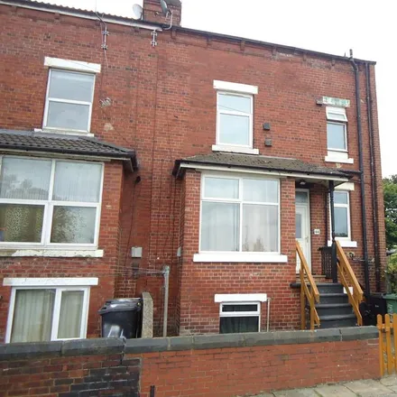 Rent this 3 bed townhouse on Tunstall Road in Leeds, LS11 5ES