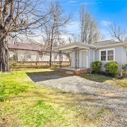 Image 1 - 207 37th Street Southwest, Penelope, Long View, NC 28602, USA - House for sale
