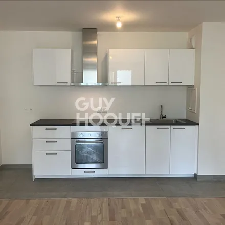 Rent this 2 bed apartment on 95 Boulevard Paul Vaillant-Couturier in 94240 L'Haÿ-les-Roses, France