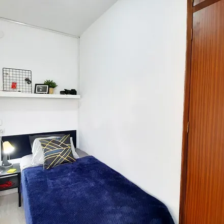 Rent this 1 bed apartment on Calle de Santa María Reina in 28041 Madrid, Spain