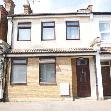 Rent this 1 bed apartment on Toys n Tuck in 1A Queens Road, Southend-on-Sea
