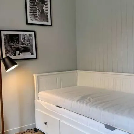 Rent this 1 bed apartment on Rue des Confédérés - Eedgenotenstraat 51 in 1000 Brussels, Belgium