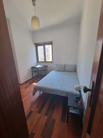 Rent this 4 bed room on Rua da Parada in 2735-141 Sintra, Portugal