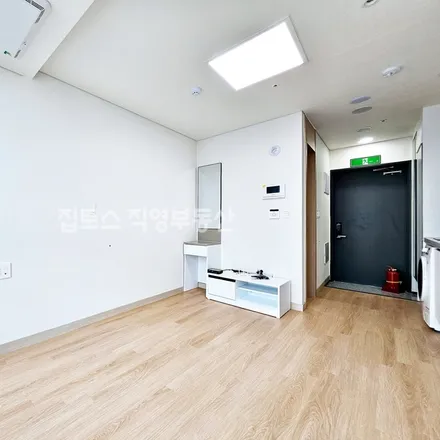 Rent this studio apartment on 서울특별시 관악구 신림동 1639-37