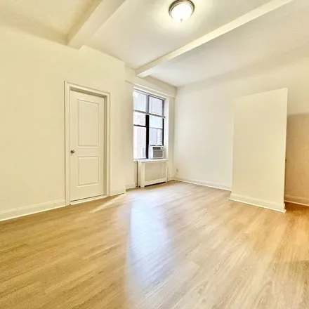 Image 2 - 228 West 71st Street, New York, NY 10023, USA - Apartment for rent
