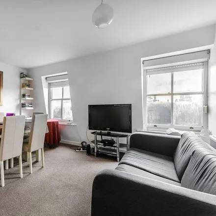 Rent this 3 bed apartment on Coleherne Mansions in 228-230 Old Brompton Road, London