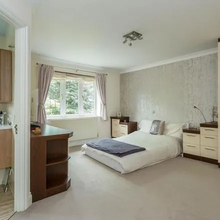 Image 2 - Harefield West / Belfry Avenue, Shelley Lane, London, UB9 6HP, United Kingdom - Apartment for rent