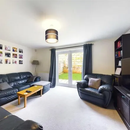 Image 5 - Meadow Bank, Thornton, BD15 8HL, United Kingdom - Duplex for sale