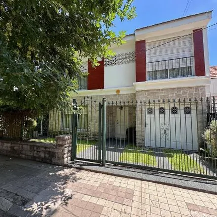 Buy this 3 bed house on Carlos Guido y Spano in Partido de Lomas de Zamora, Temperley