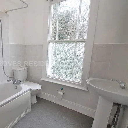 Image 5 - 53 Acacia Grove, London, KT3 3BP, United Kingdom - House for rent