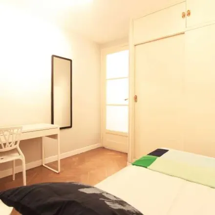 Rent this 1 bed apartment on DF Bar in Calle de Larra, 23