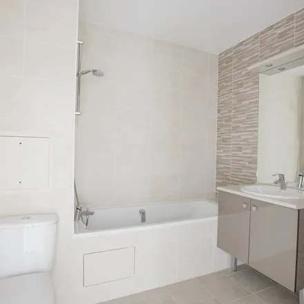 Rent this 2 bed apartment on 71 Rue Voltaire in 92300 Levallois-Perret, France