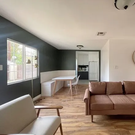Image 4 - 6628 Bovey Avenue, Los Angeles, CA 91335, USA - House for rent