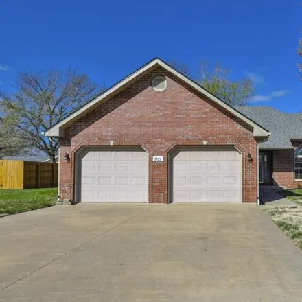 Buy this 3 bed house on 1723 Hedgewood Drive in Bolivar, MO 65613