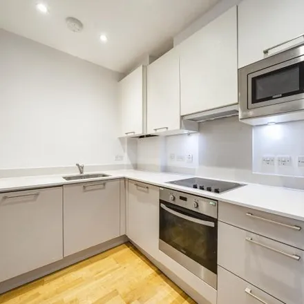 Image 3 - 64 St. Peter's Road, London, CR0 1HJ, United Kingdom - Apartment for rent