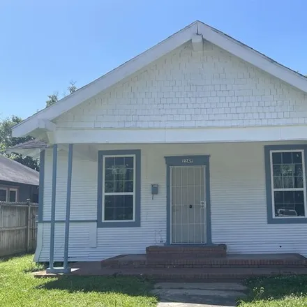 Buy this 3 bed house on 2257 Liberty Avenue in Beaumont, TX 77701