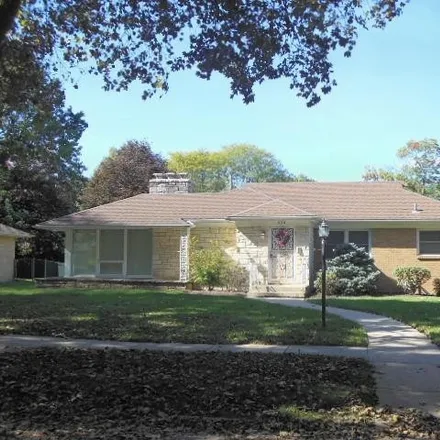 Buy this 2 bed house on 624 North Oak Knolls Avenue in Rockford, IL 61107