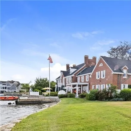 Image 6 - 30 Essex Street, West Mystic, Groton, CT 06355, USA - House for sale