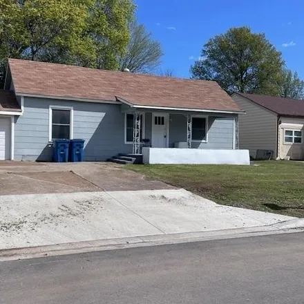 Buy this 2 bed house on 1992 West 7th Street in Coffeyville, KS 67337
