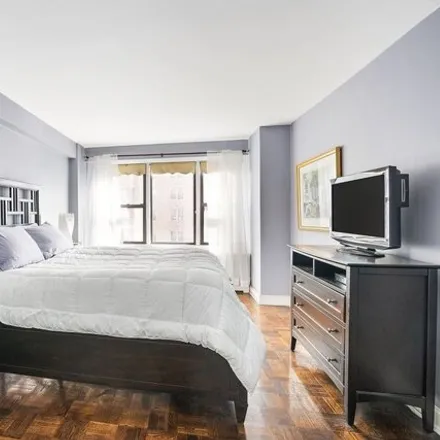 Image 4 - Tracy Towers, East 24th Street, New York, NY 10010, USA - Apartment for sale